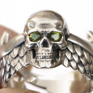 Bague Tête de Mort "Gardien Ailé" -en Argent  Stetrling 925 Couleur vert