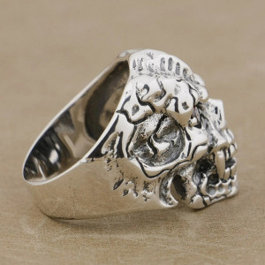 Vue de côté Bague Tête de Mort "Vampire Ancestral" - en Argent  Stetrling 925 !
