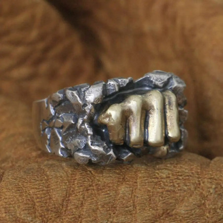 Vue de côté Bague Rock - Poing Fracasseur - en Argent  Stetrling 925 !