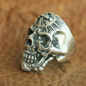 Vue latérale Bague Tête de Mort "Couronne Maudite" - en Argent  Stetrling 925 !