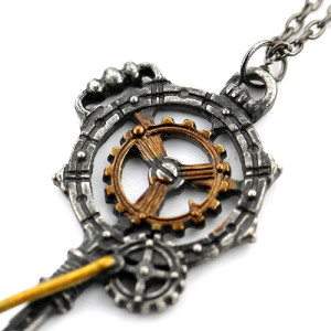 Vue détaillée Collier Steampunk "Clé du Mécanisme Oublié"