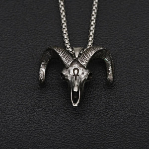 Collier Tête de Mort Pentacle Baphomet Sombre Modele 1
