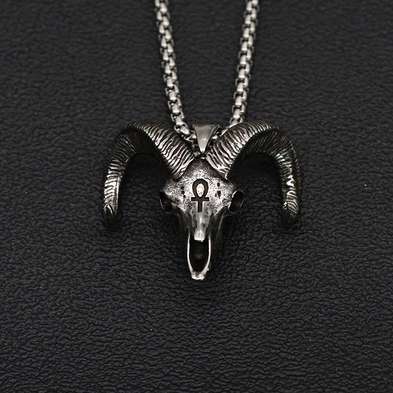 Collier Tête de Mort Pentacle Baphomet Sombre Modele 1
