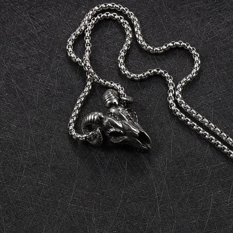 Collier Tête de Mort Pentacle Baphomet Sombre Modele 2