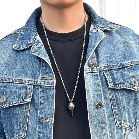 Vue Portée Collier Crâne de Corbeau "Corbeau des Ombres"