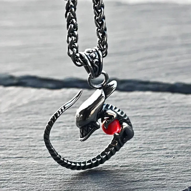 Collier Alien "Morsure Carnivore"