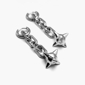 Boucle d’Oreille Punk Rock – Chaîne Étoile de Fer