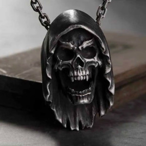 Collier crâne vampire couleur argent