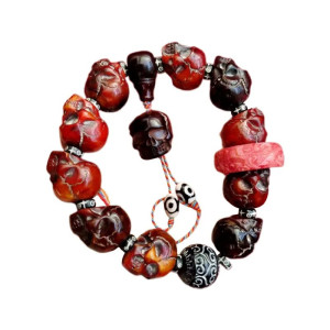 détails du Bracelet Crânes Sculptés Totems de Sang - Bois Fossilisé & Gravures Tribales