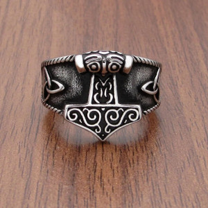 Vue générale Bague Viking "Marteau de Thor Gravé"