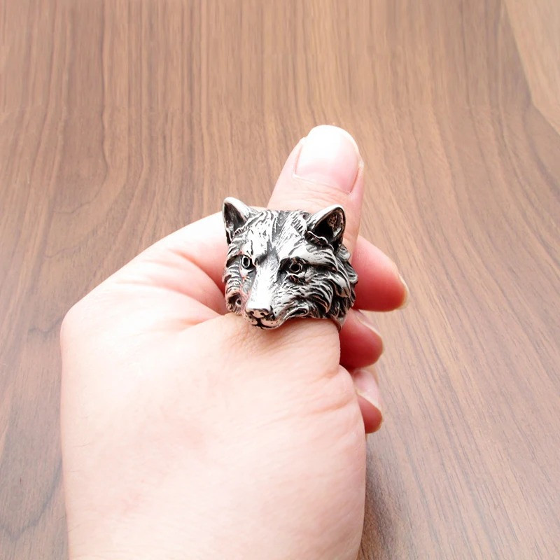 Vue Portée Bague Viking Tête de Loup "Gardien du Nord"