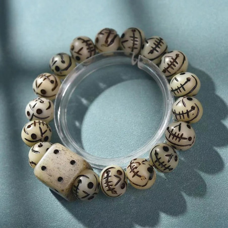 Vue complète du Bracelet Tête de Mort Tibétain - Crânes du Hasard Macabre
