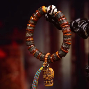 Bracelet Tête de Mort Tibétain - Crâne Tribal de l’Ambre Sacré