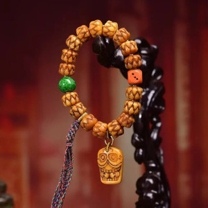 Bracelet Tête de Mort Tibétain - Crânes Noyaux Sculptés & Dé Triple Voie