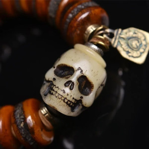 Détails du Bracelet Tête de Mort Tibétain Brut - Crâne au Masque Bleu
