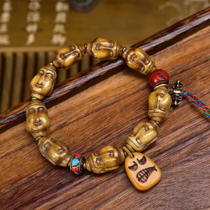 Bracelet Tête de Mort Tribal en Bois de Yak Crâne Pirate Sculpté Main