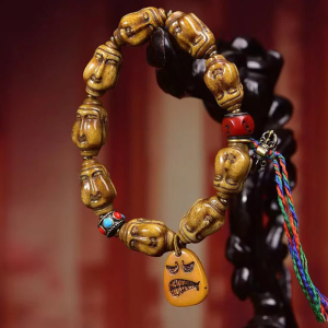 Bracelet Tête de Mort Tribal en Bois de Yak Crâne Pirate Sculpté Main