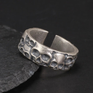 Bague Tête de Mort "Mur des Crânes"