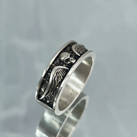 Vue générale Bague Tête de Mort "Messager des Ombres"