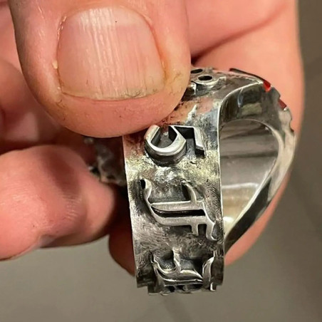 Vue de côté  Bague Tête de Mort "Bloodprint 5"