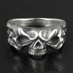 Avant Bague Tête de Mort "Skullborn"