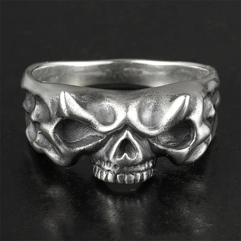 Avant Bague Tête de Mort "Skullborn"