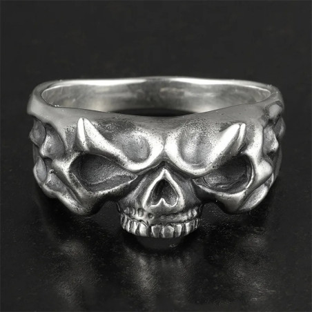 Avant Bague Tête de Mort "Skullborn"