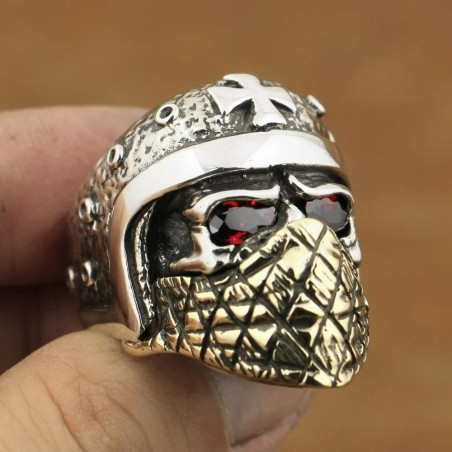 Vue de côté de la Bague Tête de Mort Biker Masqué en Argent  Stetrling 925