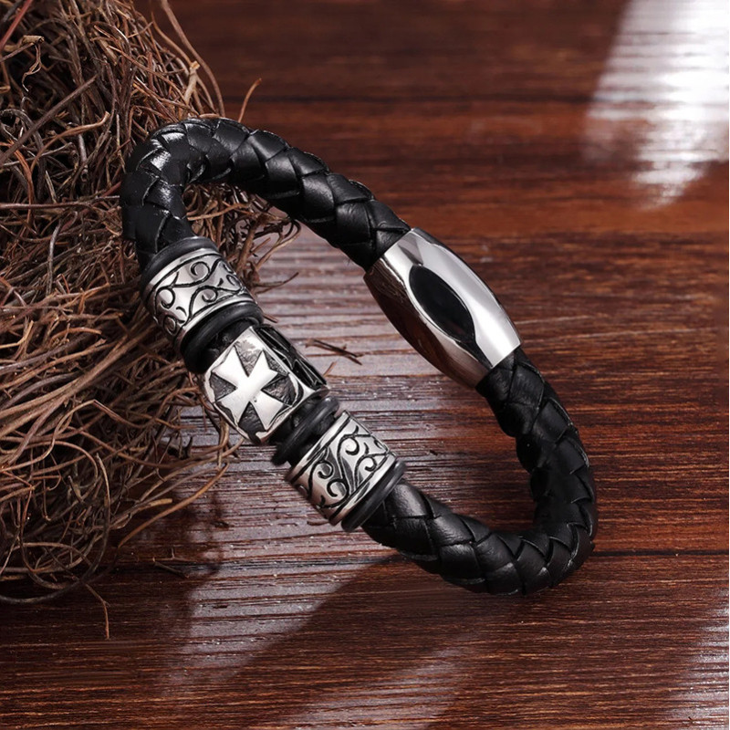 Vue de côté  Bracelet Croix de Fer Médiévale