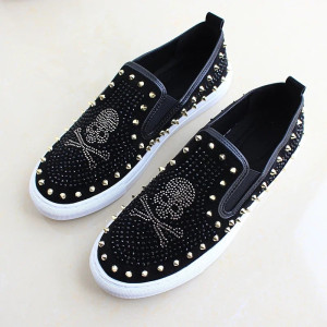 Vue latérale Chaussures Tête de Mort Cloutées – Style Rock Chic Noir & Strass