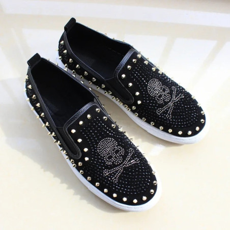 Vue de côté Chaussures Tête de Mort Cloutées – Style Rock Chic Noir & Strass