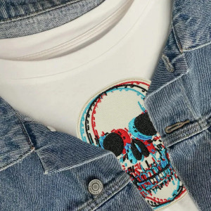 Vue détaillée Écusson Tête de Mort Crâne 3D Anaglyphe