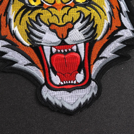 Vue détaillée Écusson Rock Tête de Tigre Rugissant 20 cm x 17.5 cm