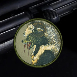 Écusson Brodé Bestiaire Sombre – "Le Loup sous la Laine" - 8 cm