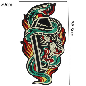 Dimensions Écusson Brodé Style Tattoo – "Panthère Maudite et Serpent du Jugement"