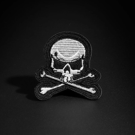 Écusson Tête de Mort Crâne Tactique Croisé - 6.7 cm x 6.2 cm