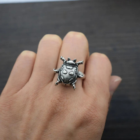 Vue Portée Bague Scarabée Vintage Gothique