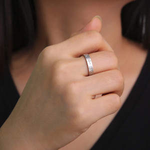 Vue Portée Bague Oeil d'Horus 'Sceau d'Or' Couleur Argent