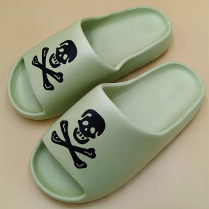 Claquettes Tête de Mort Unisexe – Confort XXL & Design Jolly Roger Couleur Vert