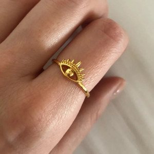 Vue Portée Bague Oeil d'Horus "Lueur Divine" Couleur Or