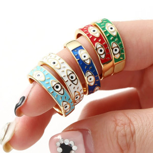 Vue Portée Bague Oeil d'Horus Lueur de Ra