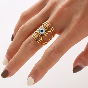 Vue Portée Bague Oeil d'Horus - Soleil Divin