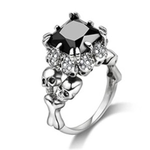 Bague Tête de Mort Cristal Couleur Argent