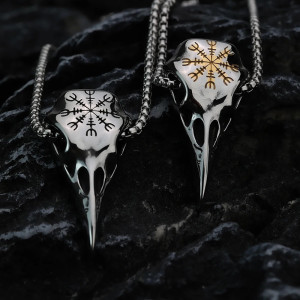 Collier Viking – Crâne de Corbeau Vegvisir – "Esprit du Voyageur Sombre" (Noir ou Doré)
