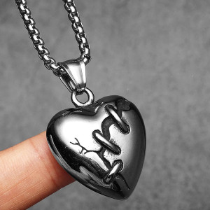 Collier Rock - Cœur Goth Suturé "Broke Heart" Couleur Argent