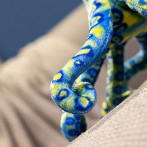Détails de la Magnifique Peluche Pieuvre Psychédélique - Kraken Caméléon Bleu-Électrique