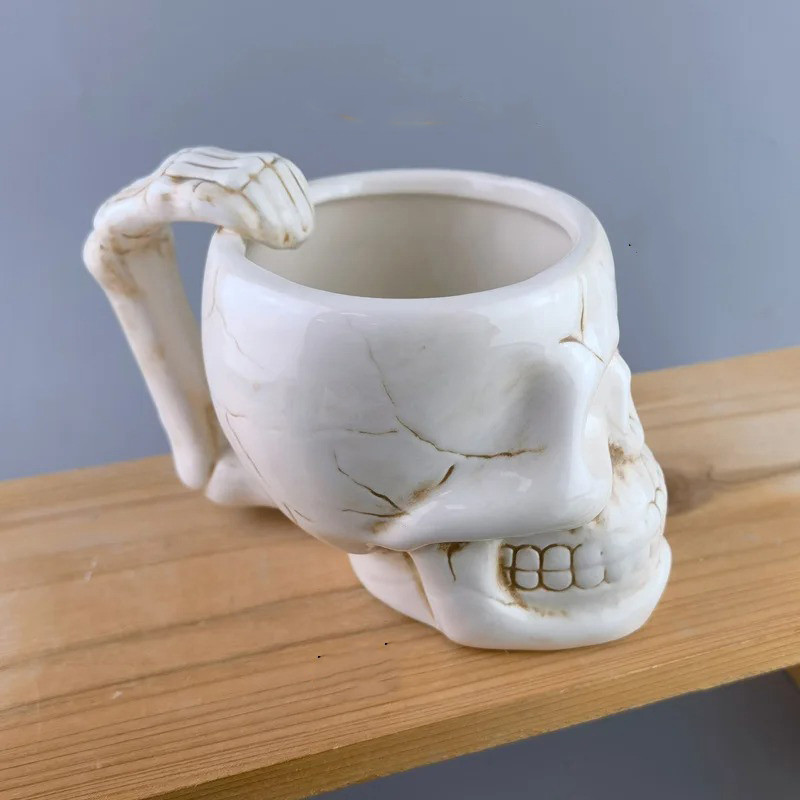 Mug Crâne Ossuaire "Main de l’Au-delà" Couleur Beige