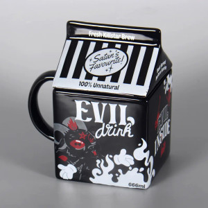 Mug Gothique Carton 'Evil DrinkLait du Diable'