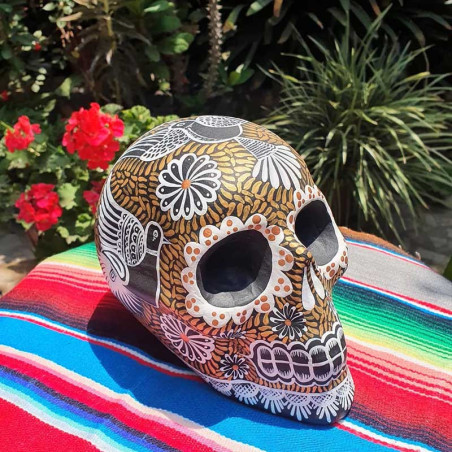 Détails Crâne Décoratif Mexicain - Forêt Dorée des Ancêtres - Peint à la Main au Mexique