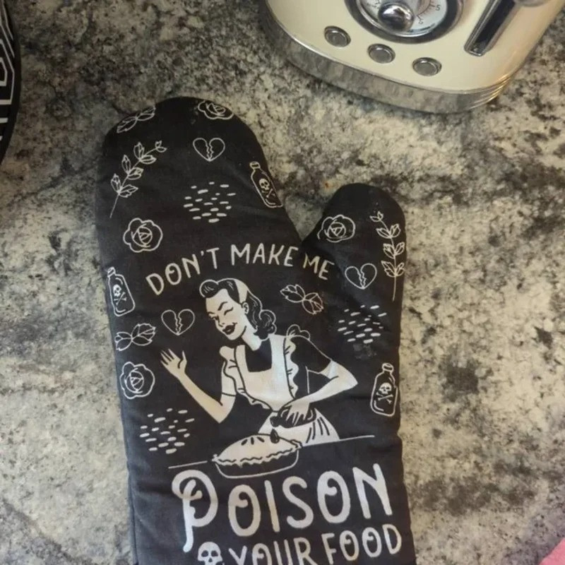 Gant de Four Tête de Mort Goth Cuisinière Empoisonneuse Danger de Poison
